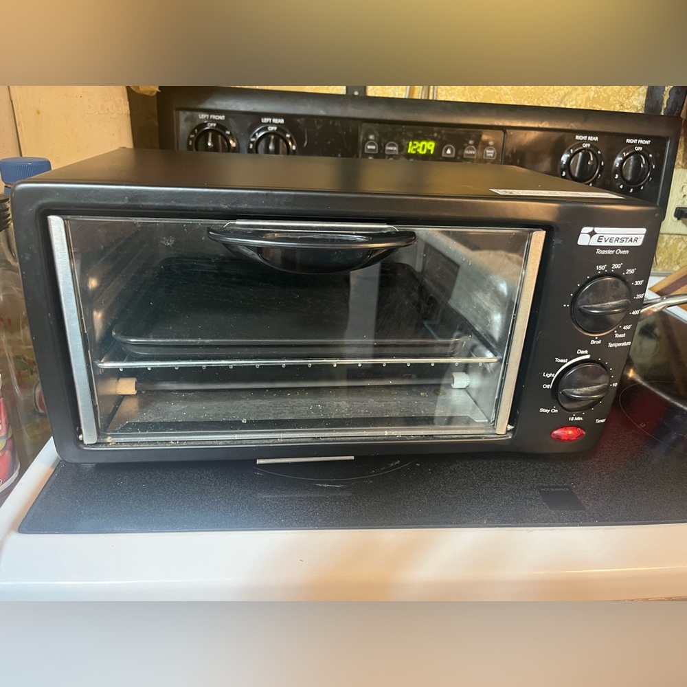 Everstar Black Toaster Oven